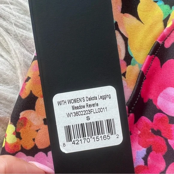 NWT wear it to heart floral legging